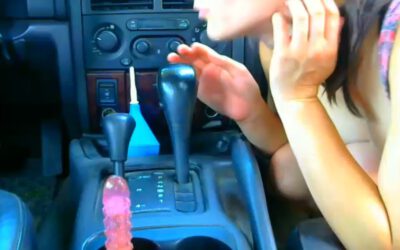 Live seks vanuit de auto met brunette AnacondaX