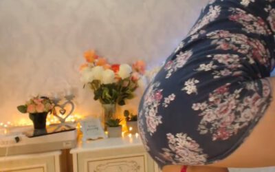 De Lovense zichtbaar tussen de benen