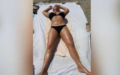 Een mooie volle roodharige vrouw om mee te praten