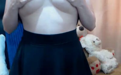 Stevige Spaanse wordt ondeugend voor de cam