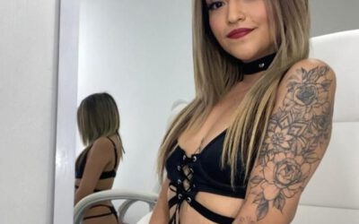 Een Aziatische Franse webcam dame